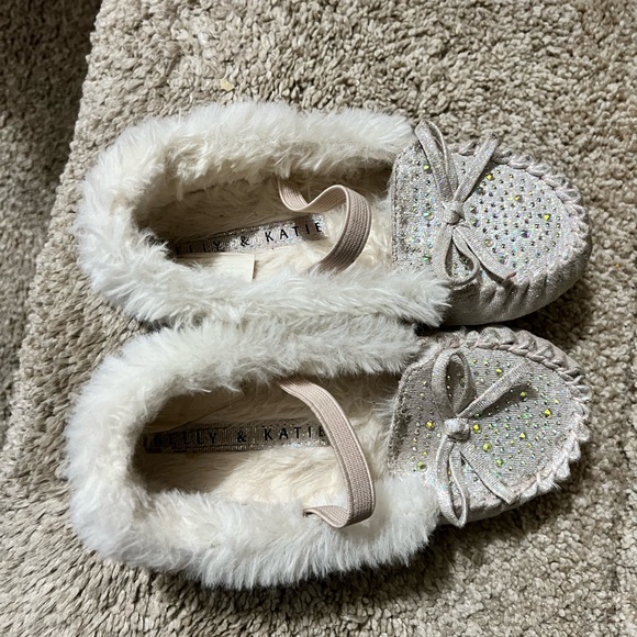 Girls moccasin slippers - Picture 1 of 2